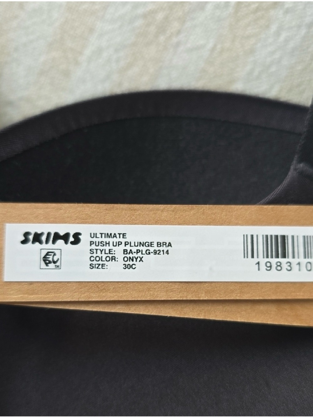 SKIMS Ultimate Push Up Plunge Bra Size: 30C Onyx NWT NEW - Picture 4 of 5
